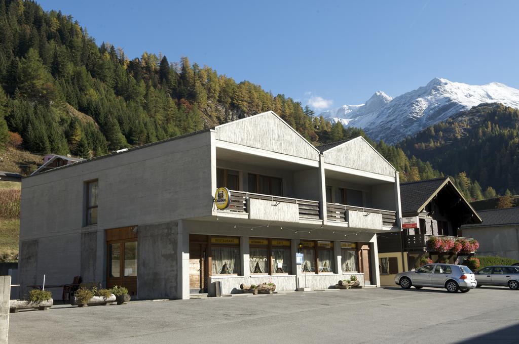 Auberge Des Charmettes Bourg-Saint-Pierre Exteriér fotografie